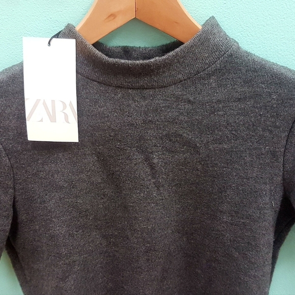 🍦 2/$11🍦NWT ZARA▪Grey crew-neck T-shirt - Picture 2 of 2